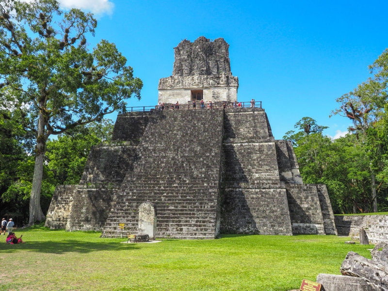 Petén (Tikal, Cráter Azul, Flores)